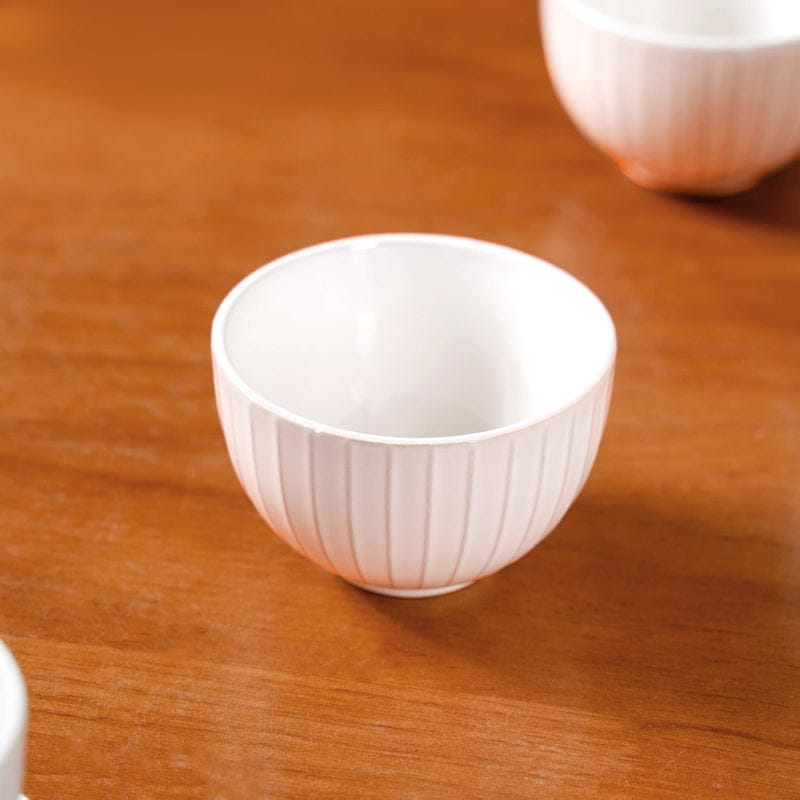 4 White ceramic bowls